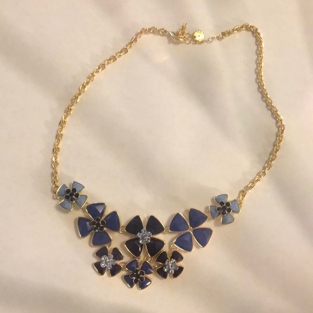 Talbots flower necklace